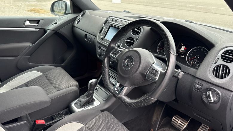 Volkswagen Tiguan 2.0 TDi BlueMotion Tech R-Line 5dr 150 DSG [NAV] Diesel Estate